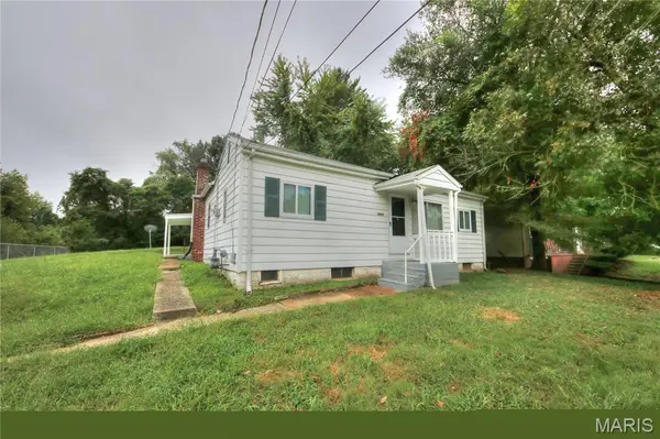 7402 Blanding DR, Ferguson, MO 63135