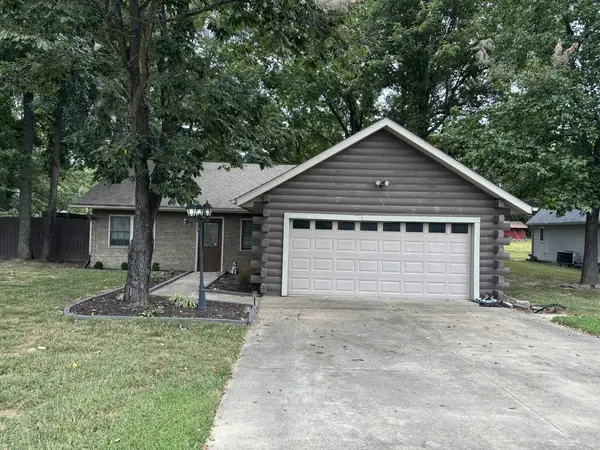 300 Noah LN, Carterville, IL 62918