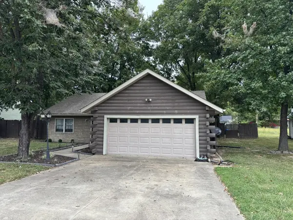 300 Noah LN, Carterville, IL 62918