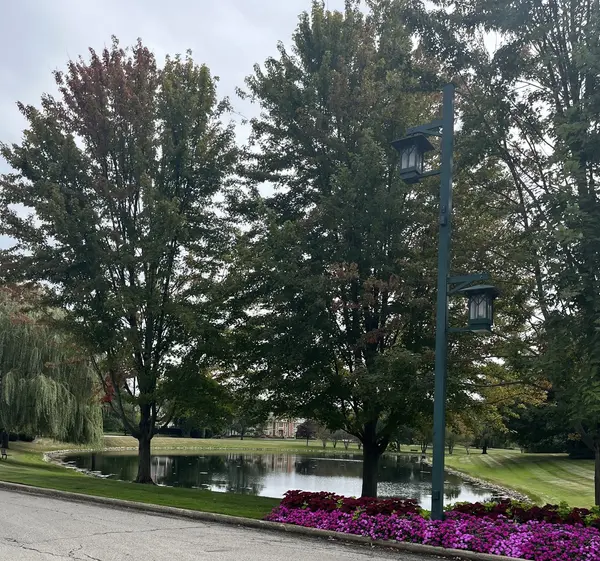 1751 Midwest Club Pkwy, Oak Brook, IL 60523