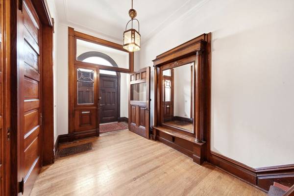 907 W Fullerton AVE, Chicago, IL 60614