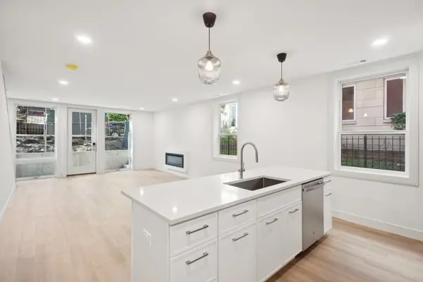 2323 N Lister AVE, Chicago, IL 60614