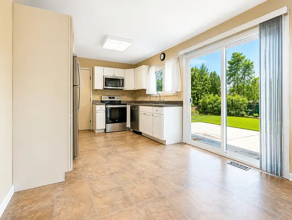 1329 Elm DR, Schaumburg, IL 60194