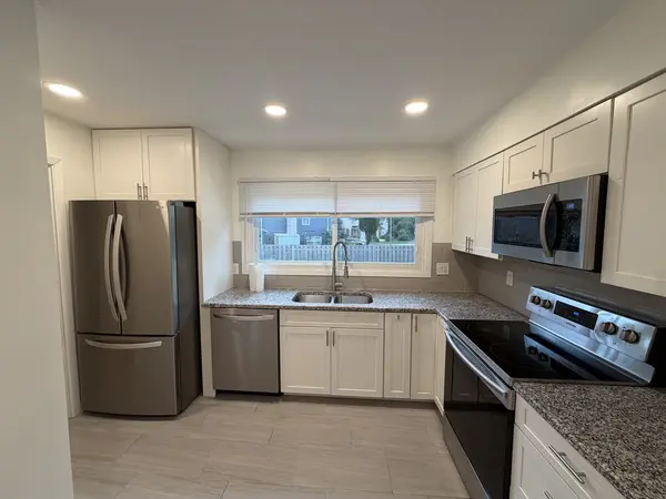 930 Dorncliff LN, Buffalo Grove, IL 60089