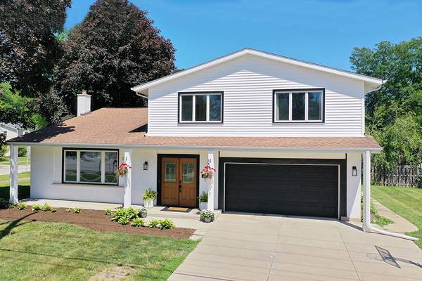 1061 N Smith ST, Palatine, IL 60067