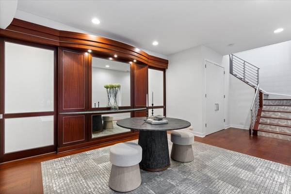460 W Superior ST #4-5, Chicago, IL 60654