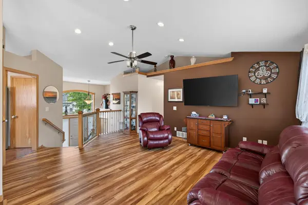 878 Kelly ST, Lino Lakes, MN 55014