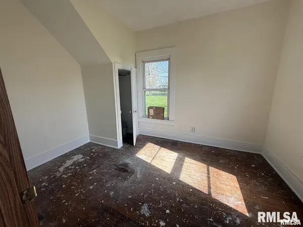 221 N BERNADOTTE ST, Ipava, IL 61441