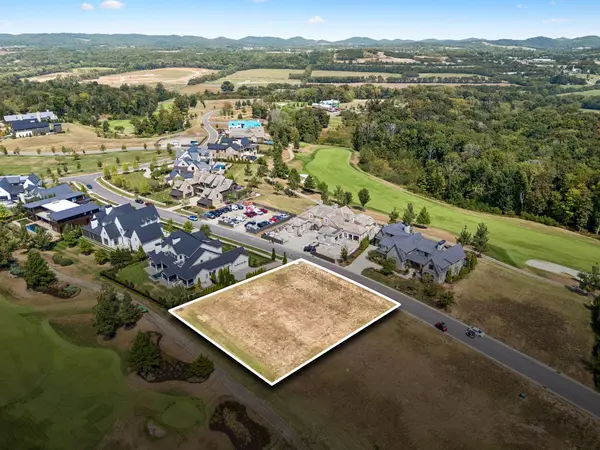 8017 Backwoods Pvt Dr, College Grove, TN 37046