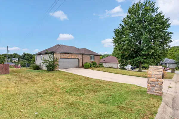 660 Big Bear CT, Marshfield, MO 65706