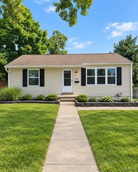 9809 Lullaby LN, St Louis, MO 63114