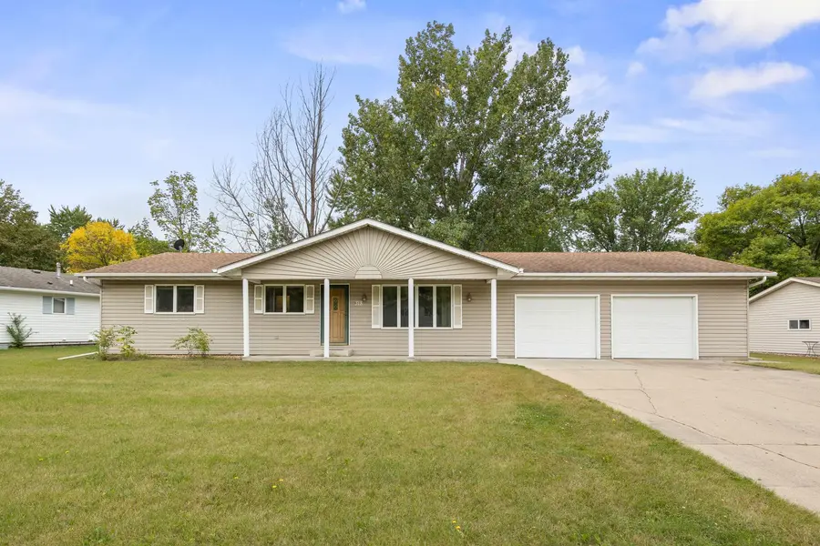 318 Stoney Point RD SW, Hutchinson, MN 55350