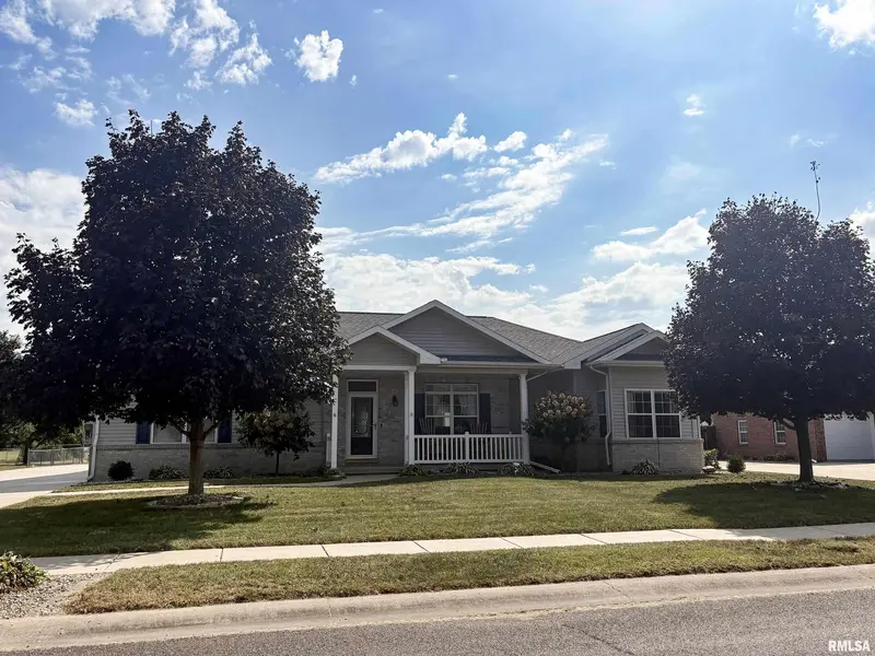 600 DEERFIELD DR, Pekin, IL 61554