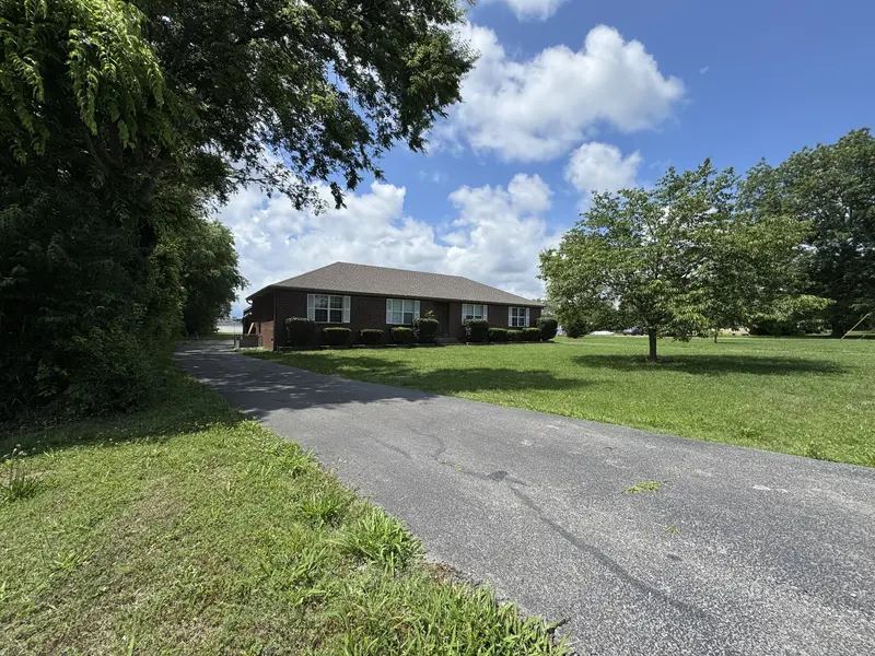 1426 Alhambra Dr #B, Lebanon, TN 37087