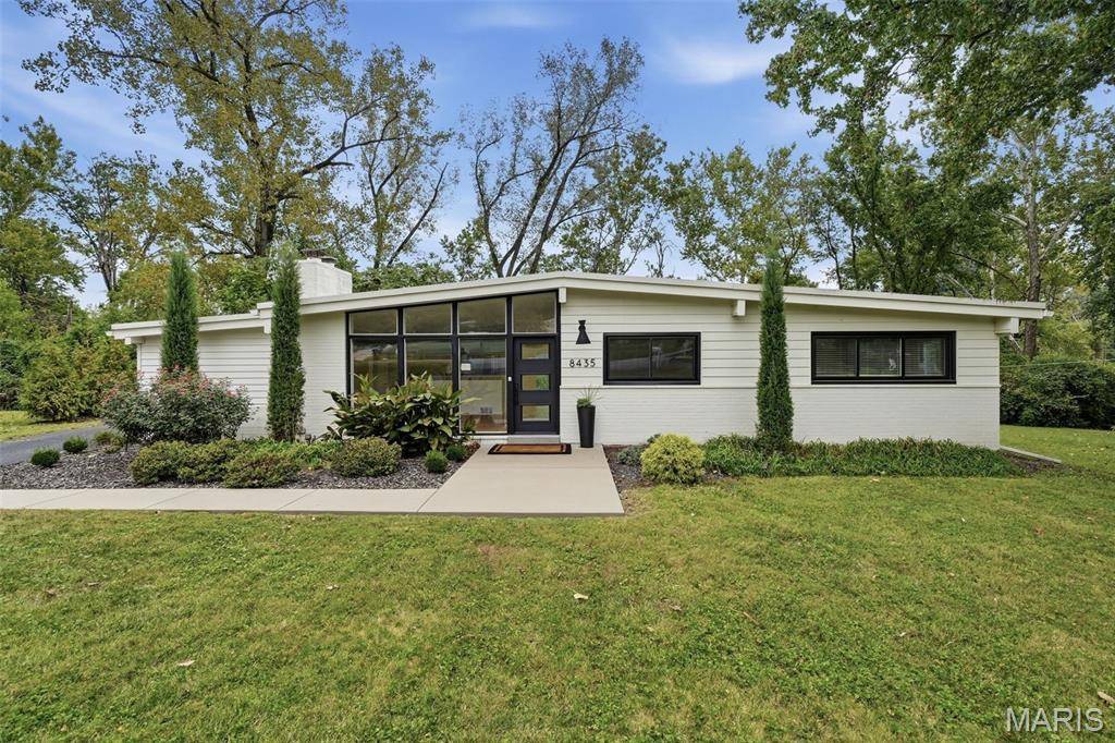 8435 Louwen DR, Clayton, MO 63124