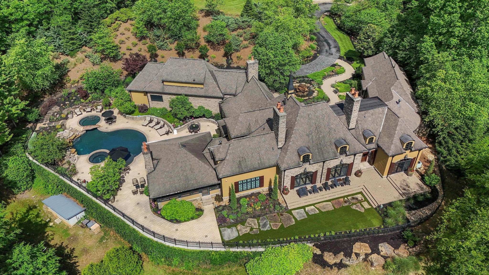 255 Villa Segrata North Ridge Rd, Sevierville, TN 37876