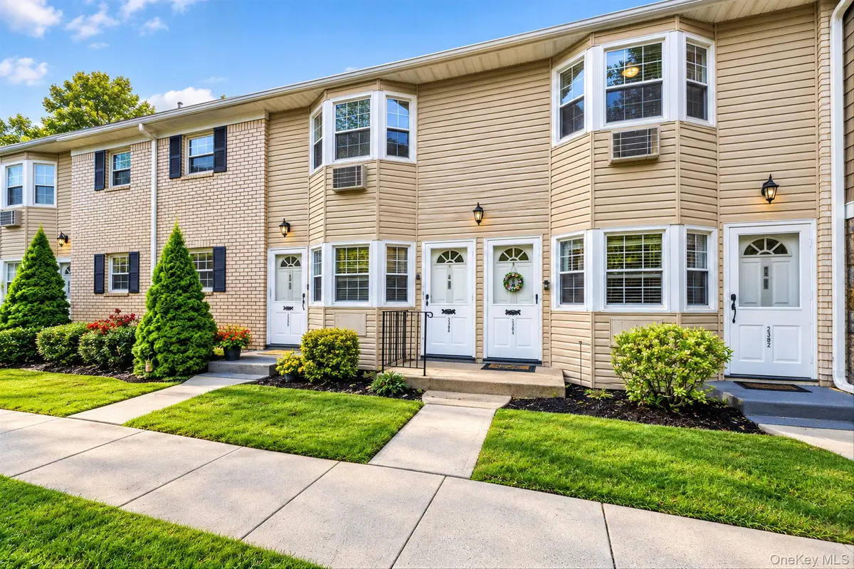 3221 Wilshire Lane #21E, Oakdale, NY 11769