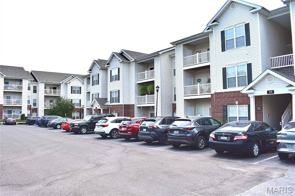 31 Kassebaum LN #304, St Louis, MO 63129