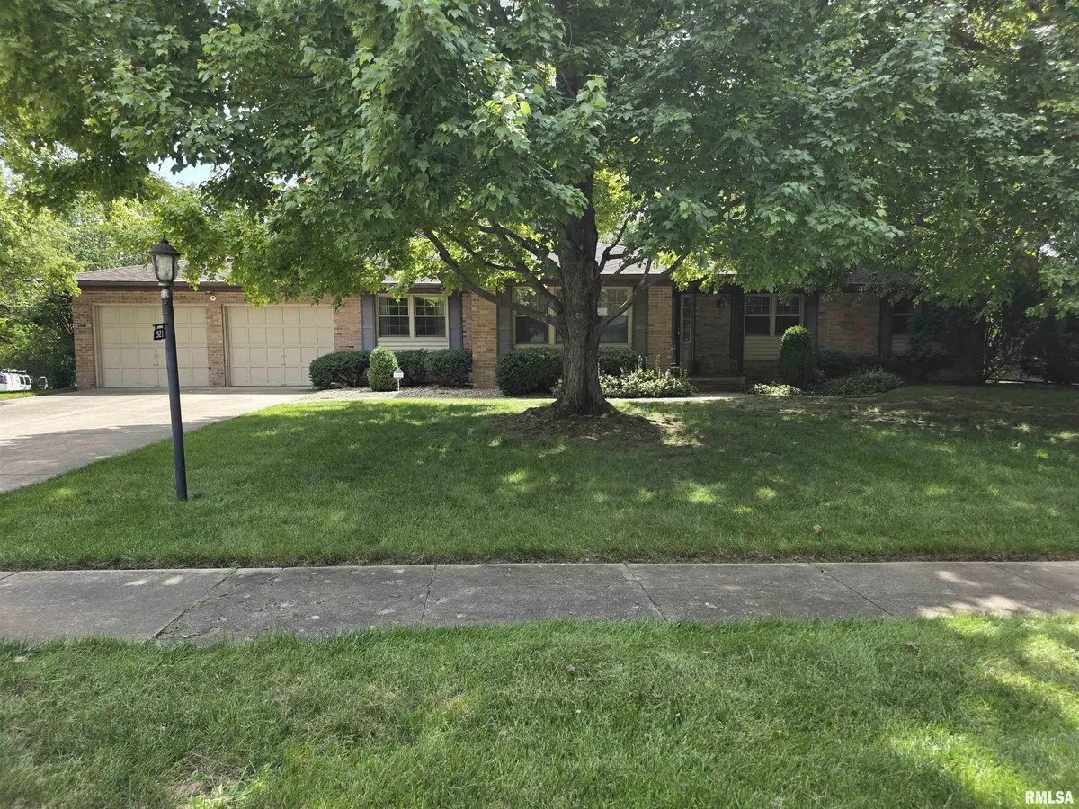 921 BIRCHWOOD DR, Washington, IL 61571
