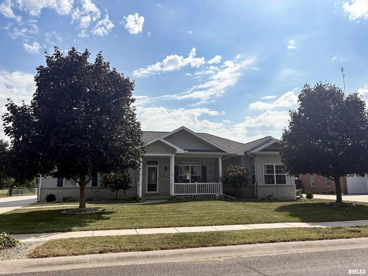 600 DEERFIELD DR, Pekin, IL 61554