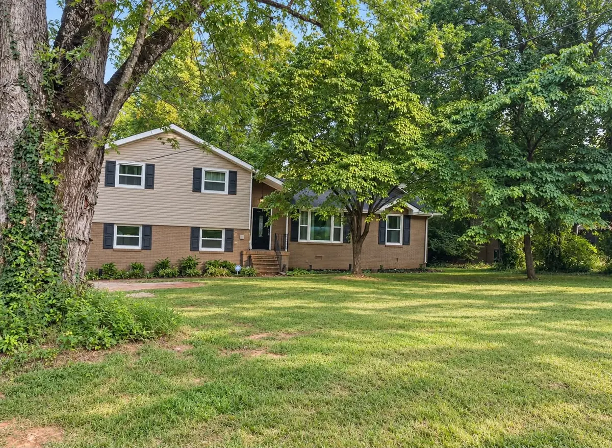 1215 Parkview Ter, Murfreesboro, TN 37130