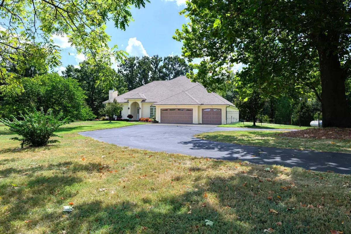 2282 N Farm Road 227, Strafford, MO 65757