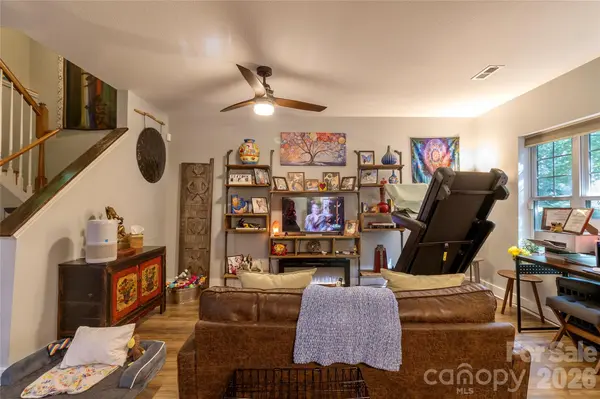 72 Owens Bell LN, Asheville, NC 28801