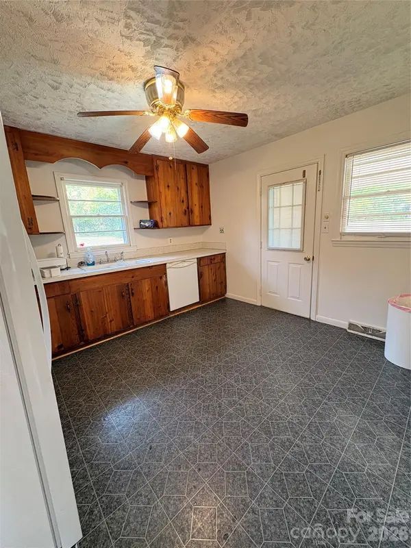 204 W Nims AVE, Mount Holly, NC 28120