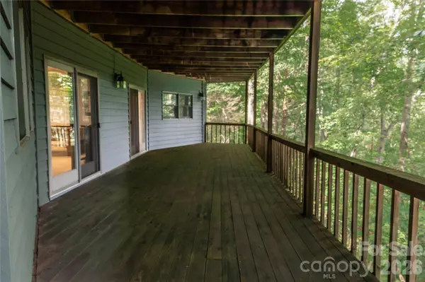 997 Winterstar LOOP, Burnsville, NC 28714