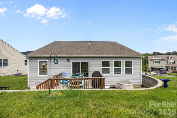 183 Marathon LN, Candler, NC 28715