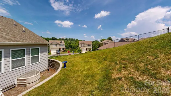 183 Marathon LN, Candler, NC 28715
