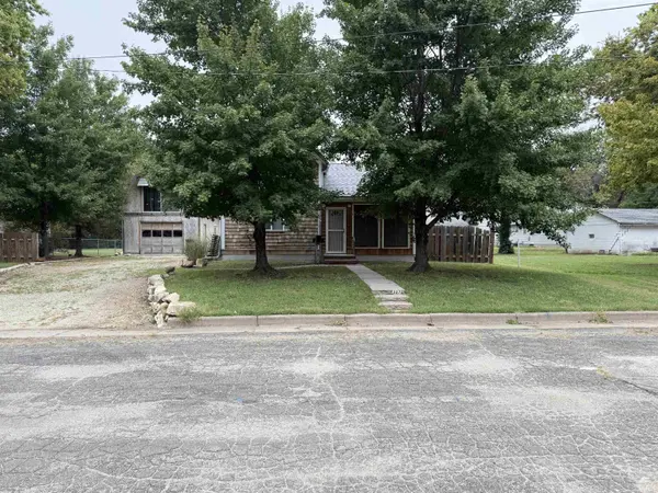 227 Blunt ST, Clay Center, KS 67432