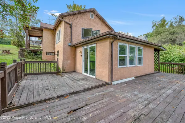 105 Division ST, Mayfield, PA 18433