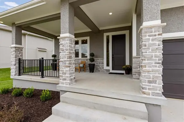 18220 Monrovia ST, Overland Park, KS 66013