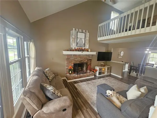 201 W Foxwood DR, Raymore, MO 64083