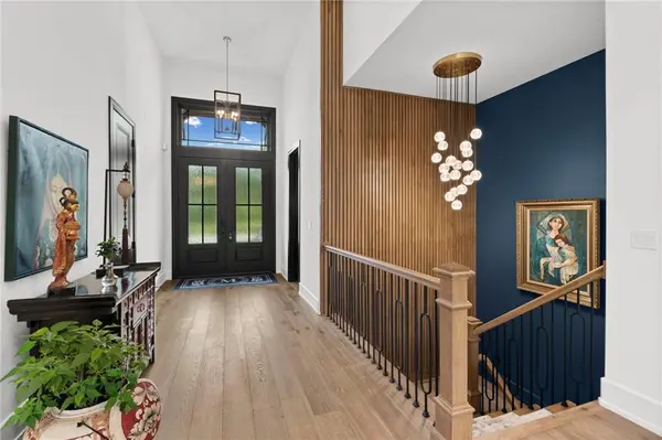 8681 NE Shoal Creek Valley DR, Kansas City, MO 64157