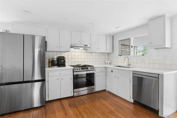 111 Oak LN, Amagansett, NY 11930