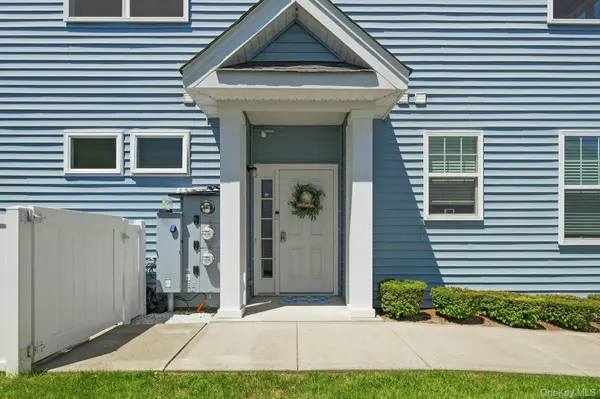 252 Sand Hills LN, Medford, NY 11763