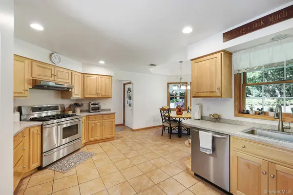 700 Oregon TRL, Pine Bush, NY 12566