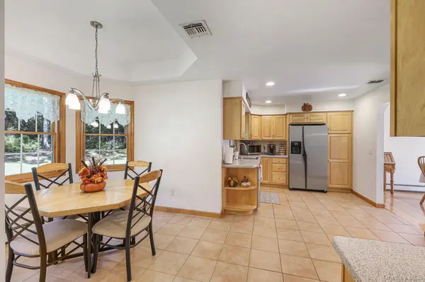 700 Oregon TRL, Pine Bush, NY 12566