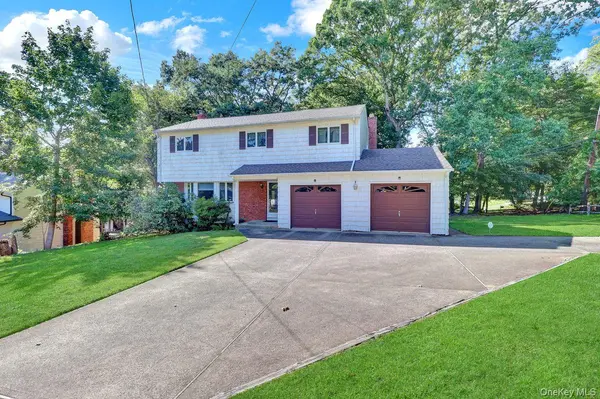 14 Morewood DR, Smithtown, NY 11787