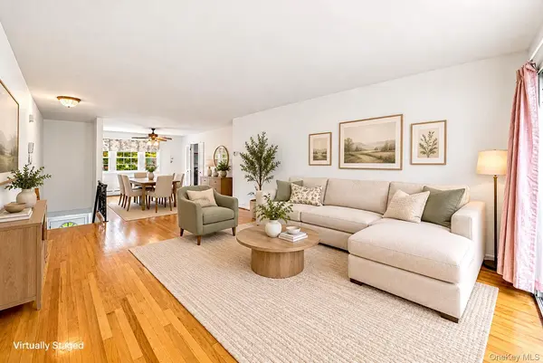 3221 Wilshire Lane #21E, Oakdale, NY 11769