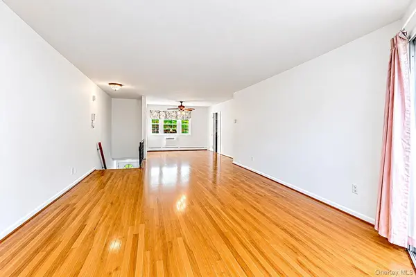 3221 Wilshire Lane #21E, Oakdale, NY 11769