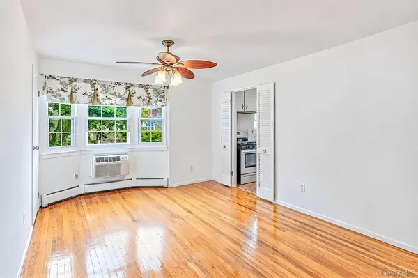 3221 Wilshire Lane #21E, Oakdale, NY 11769