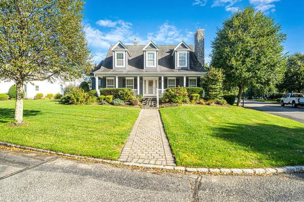 29 Golden Spruce DR, Calverton, NY 11933