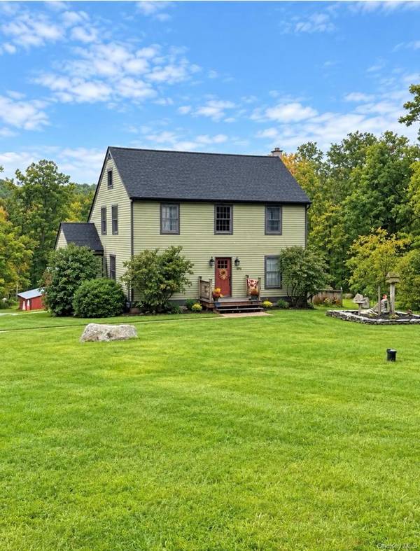 408 Oregon TRL, Pine Bush, NY 12566