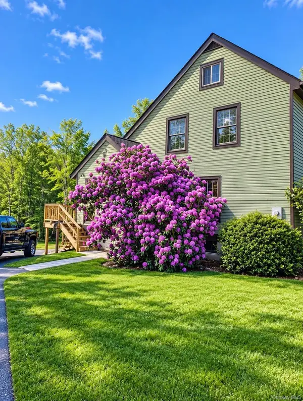 408 Oregon TRL, Pine Bush, NY 12566