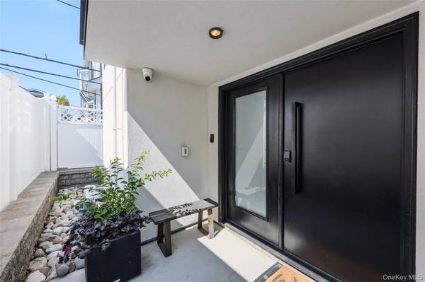 35 Wyoming AVE, Long Beach, NY 11561