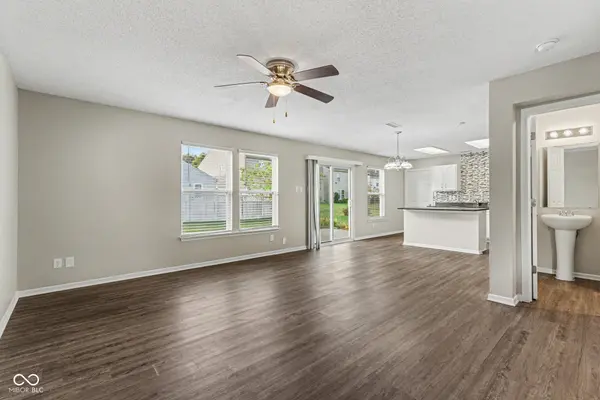 6921 Maywood CIR, Avon, IN 46123