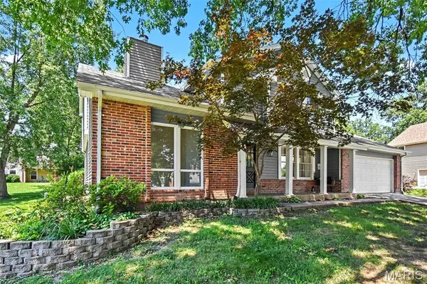 22 Normandy DR, Lake St Louis, MO 63367